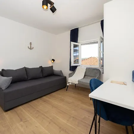Pet Friendly In With View