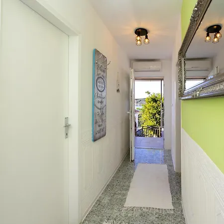 Pet Friendly In With View Apartment